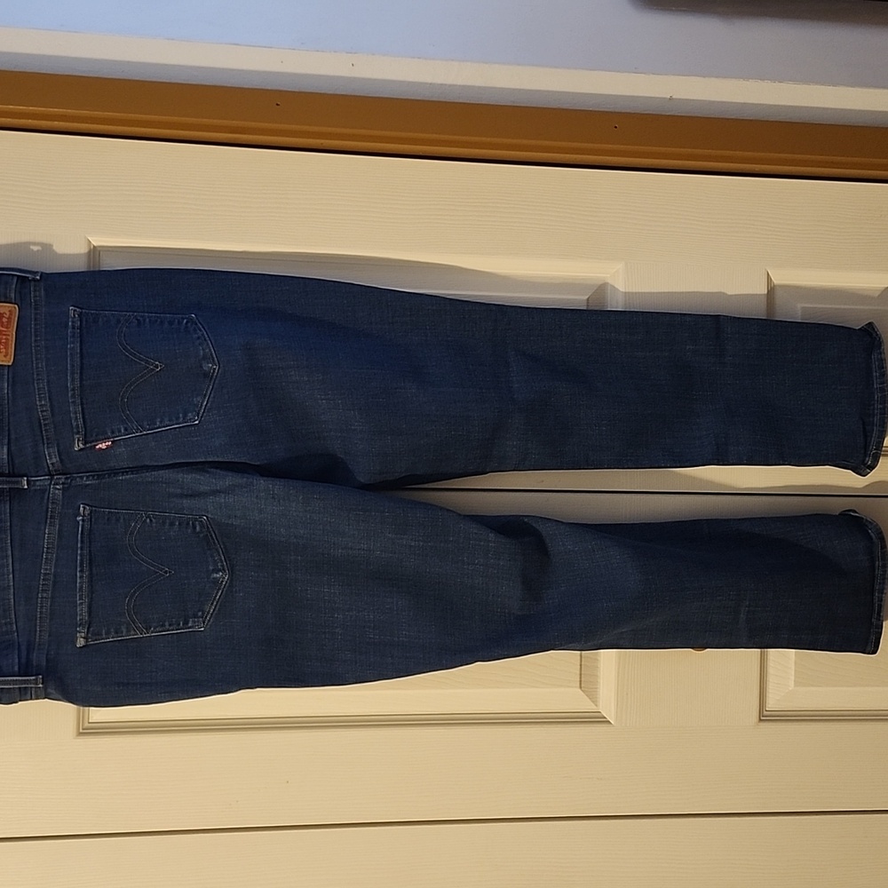 Levis - Picture 4 of 4